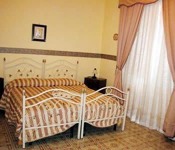 Room Elia Napoli Bagian luar foto