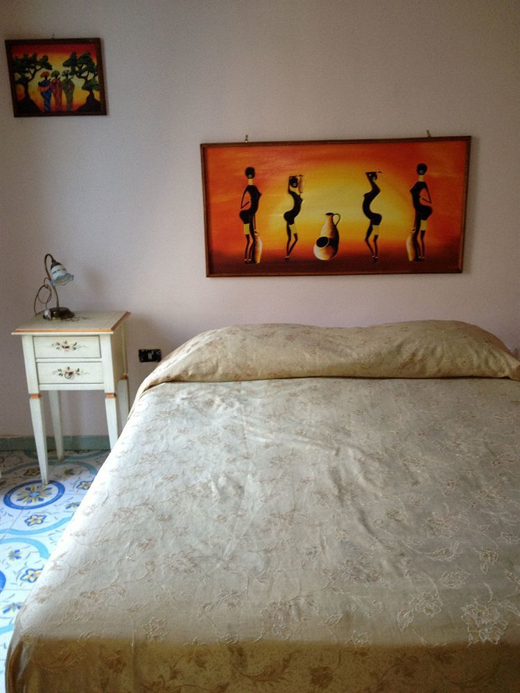 Room Elia Napoli Bagian luar foto