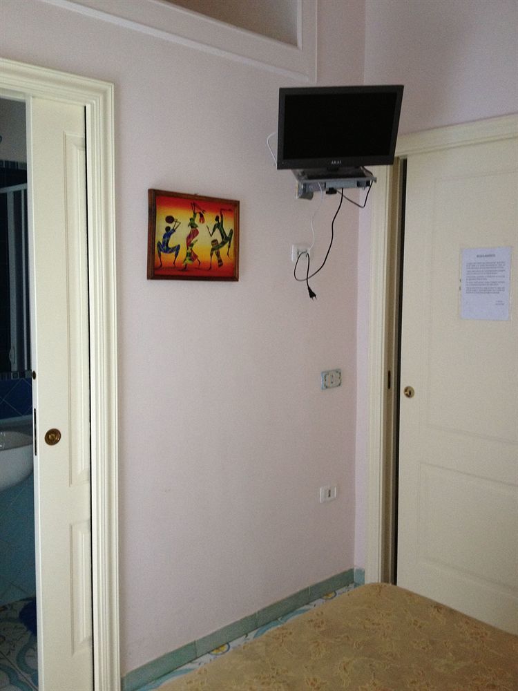 Room Elia Napoli Bagian luar foto