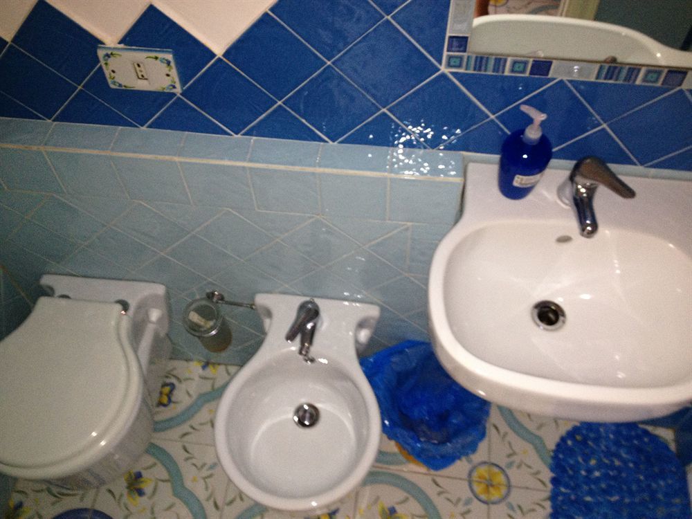 Room Elia Napoli Bagian luar foto