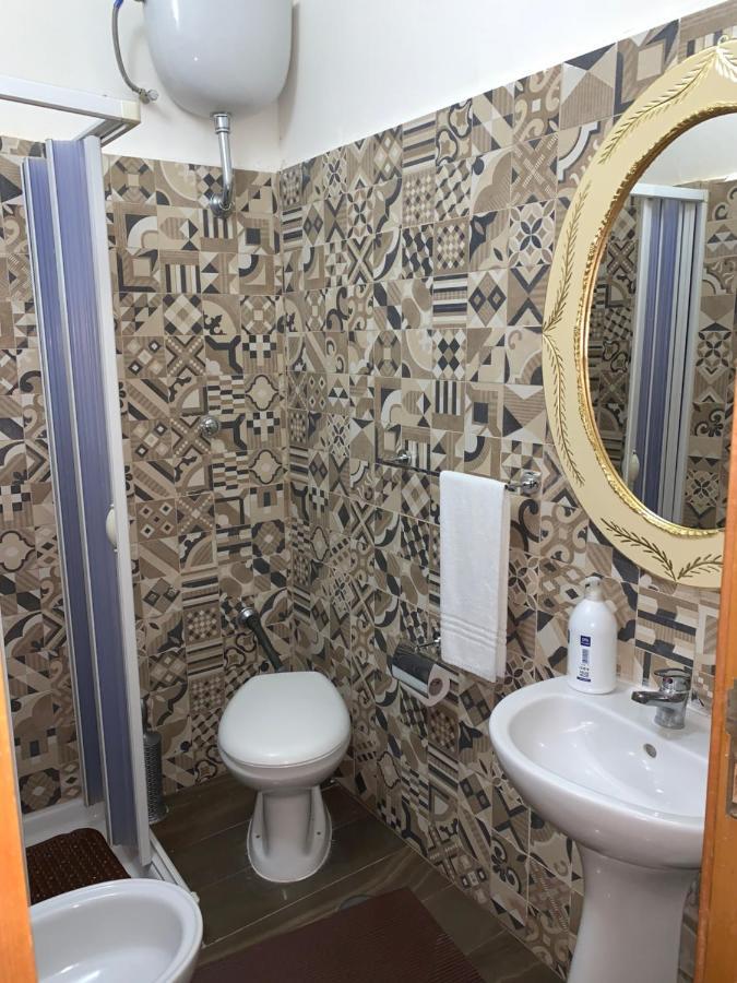 Room Elia Napoli Bagian luar foto